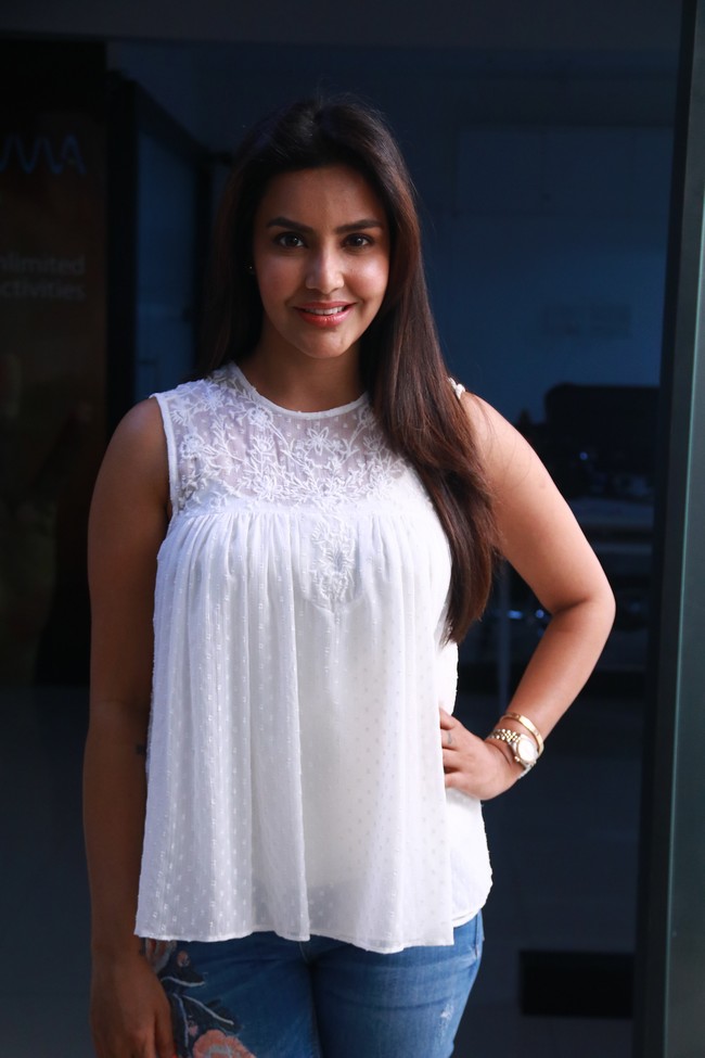 Actress priya anand exclusive photos